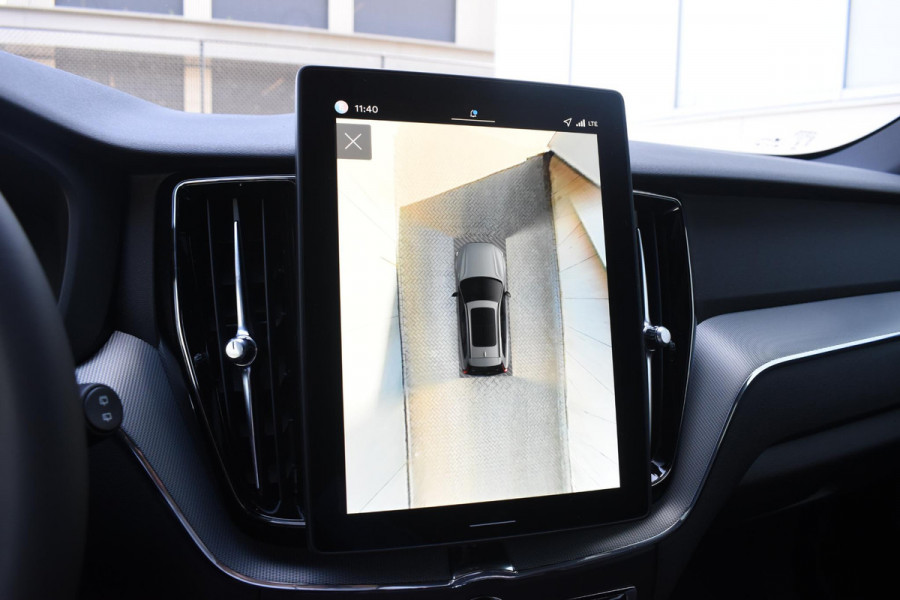 Volvo XC60 T6 350PK Plug-in hybrid AWD Plus Black Edition / Adaptive Cruise control / Elektrische stoelen met geheugen / Stuurverwarming / Stoelverwarming v+a / 360 Camera / Harman Kardon / Semi-elektrisch inklapbare trekhaak
