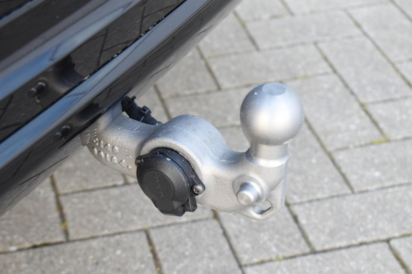 Volvo XC60 T6 350PK Plug-in hybrid AWD Plus Black Edition / Adaptive Cruise control / Elektrische stoelen met geheugen / Stuurverwarming / Stoelverwarming v+a / 360 Camera / Harman Kardon / Semi-elektrisch inklapbare trekhaak