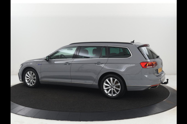 Volkswagen Passat 1.4 TSI PHEV GTE | SOH 91,6% | Stoelverwarming | Trekhaak | Adaptive cruise | Camera | Carplay | Matrix LED | Navigatie | Massage | Parkeerhulp | Climate control | Getint glas | Plug In