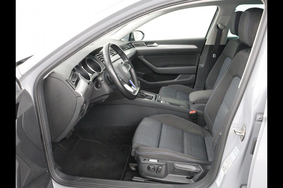 Volkswagen Passat 1.4 TSI PHEV GTE | SOH 91,6% | Stoelverwarming | Trekhaak | Adaptive cruise | Camera | Carplay | Matrix LED | Navigatie | Massage | Parkeerhulp | Climate control | Getint glas | Plug In
