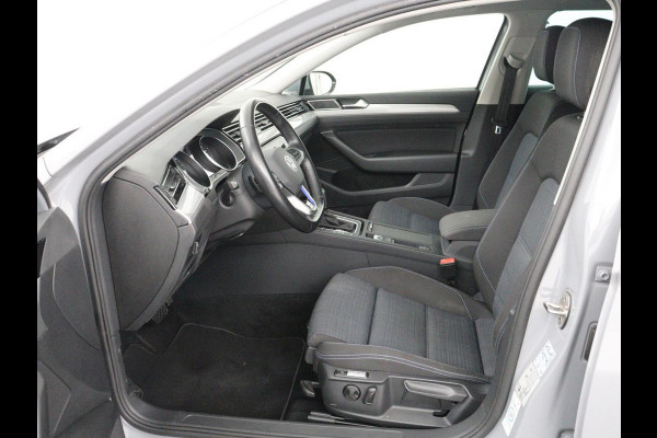 Volkswagen Passat 1.4 TSI PHEV GTE | SOH 91,6% | Stoelverwarming | Trekhaak | Adaptive cruise | Camera | Carplay | Matrix LED | Navigatie | Massage | Parkeerhulp | Climate control | Getint glas | Plug In