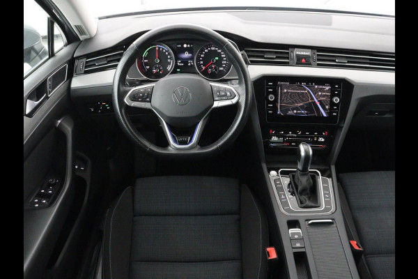 Volkswagen Passat 1.4 TSI PHEV GTE | SOH 91,6% | Stoelverwarming | Trekhaak | Adaptive cruise | Camera | Carplay | Matrix LED | Navigatie | Massage | Parkeerhulp | Climate control | Getint glas | Plug In