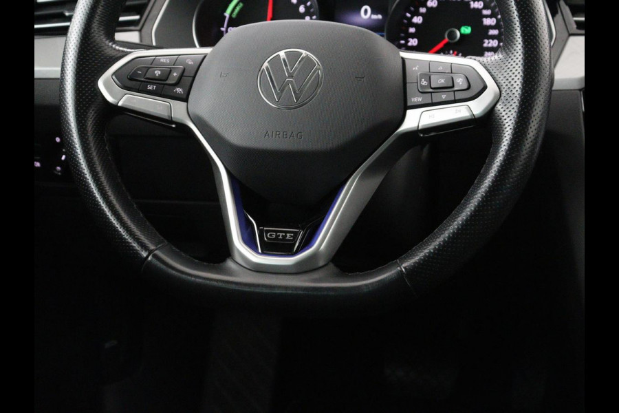 Volkswagen Passat 1.4 TSI PHEV GTE | SOH 91,6% | Stoelverwarming | Trekhaak | Adaptive cruise | Camera | Carplay | Matrix LED | Navigatie | Massage | Parkeerhulp | Climate control | Getint glas | Plug In