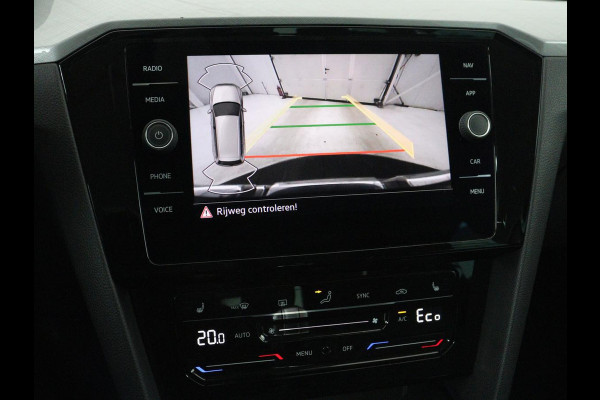 Volkswagen Passat 1.4 TSI PHEV GTE | SOH 91,6% | Stoelverwarming | Trekhaak | Adaptive cruise | Camera | Carplay | Matrix LED | Navigatie | Massage | Parkeerhulp | Climate control | Getint glas | Plug In