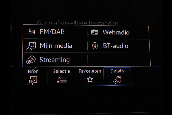 Volkswagen Passat 1.4 TSI PHEV GTE | SOH 91,6% | Stoelverwarming | Trekhaak | Adaptive cruise | Camera | Carplay | Matrix LED | Navigatie | Massage | Parkeerhulp | Climate control | Getint glas | Plug In