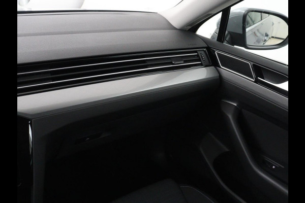Volkswagen Passat 1.4 TSI PHEV GTE | SOH 91,6% | Stoelverwarming | Trekhaak | Adaptive cruise | Camera | Carplay | Matrix LED | Navigatie | Massage | Parkeerhulp | Climate control | Getint glas | Plug In