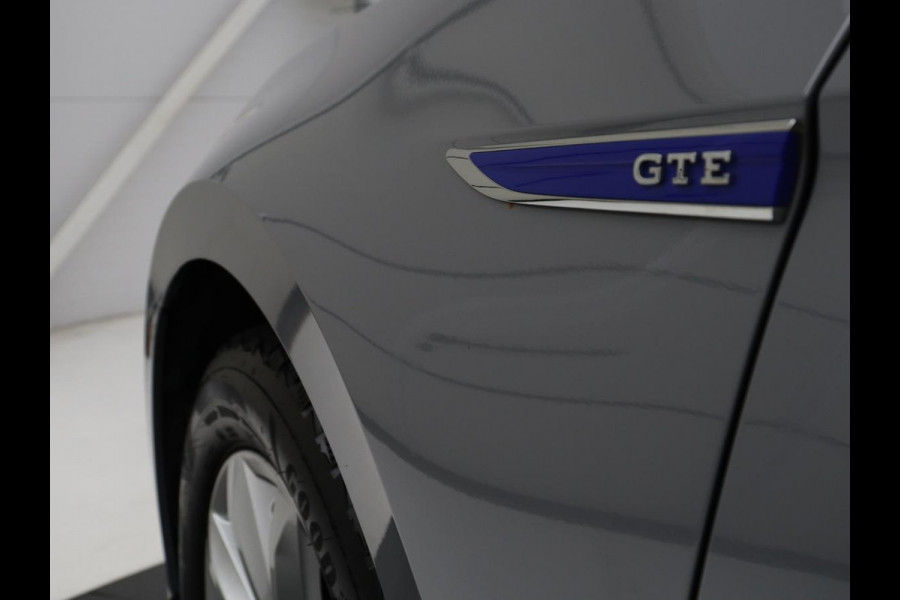 Volkswagen Passat 1.4 TSI PHEV GTE | SOH 91,6% | Stoelverwarming | Trekhaak | Adaptive cruise | Camera | Carplay | Matrix LED | Navigatie | Massage | Parkeerhulp | Climate control | Getint glas | Plug In