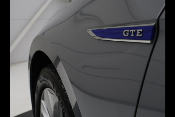 Volkswagen Passat 1.4 TSI PHEV GTE | SOH 91,6% | Stoelverwarming | Trekhaak | Adaptive cruise | Camera | Carplay | Matrix LED | Navigatie | Massage | Parkeerhulp | Climate control | Getint glas | Plug In