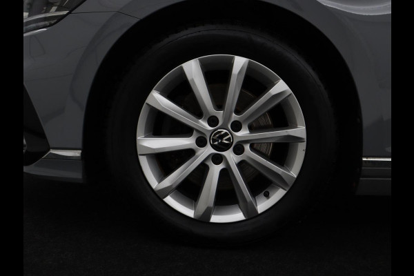 Volkswagen Passat 1.4 TSI PHEV GTE | SOH 91,6% | Stoelverwarming | Trekhaak | Adaptive cruise | Camera | Carplay | Matrix LED | Navigatie | Massage | Parkeerhulp | Climate control | Getint glas | Plug In