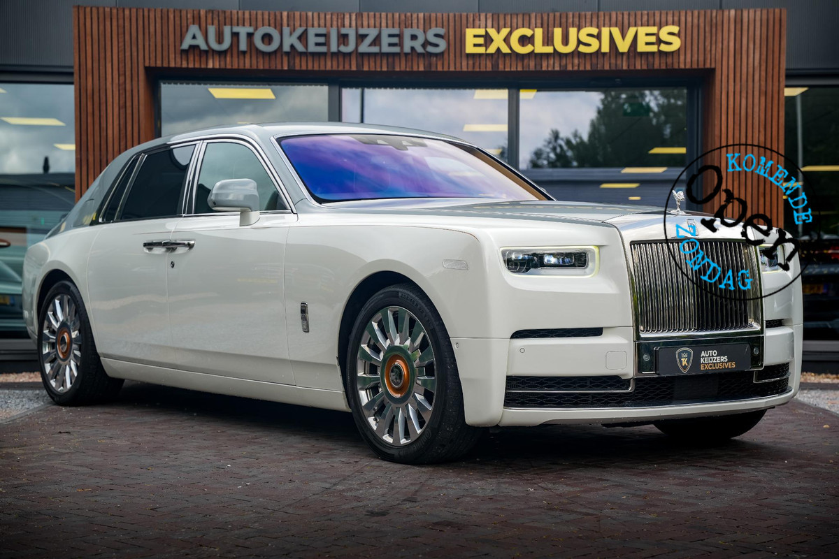 Rolls-Royce Phantom 6.7 V12 Starlight Headliner Rear Theatre Individual Rear Seats 22-Inch Polished Wheels