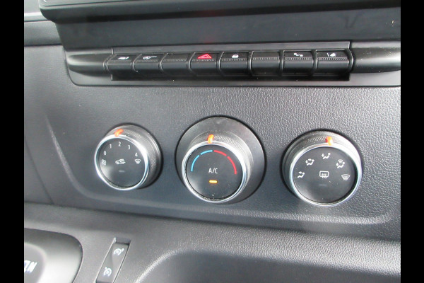 Renault Master T35 2.3 dCi, 150pk, L2H2, Airco, Navigatie, Camera, PDC.