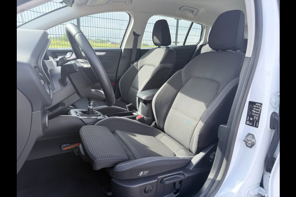 Ford FOCUS Wagon 1.0 EcoBoost Hybrid Trend Edition Business | Trekhaak | camera | PDC | Carplay |