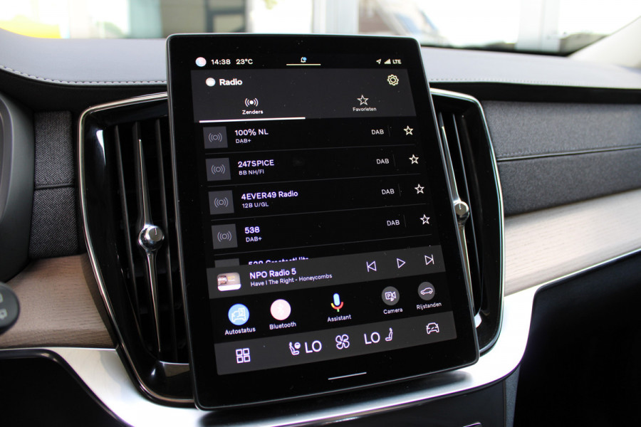 Volvo XC90 2.0 T8 Plug-in hybrid AWD Plus Bright | Luchtvering | Ventilatie | Trekhaak | 360 Camera