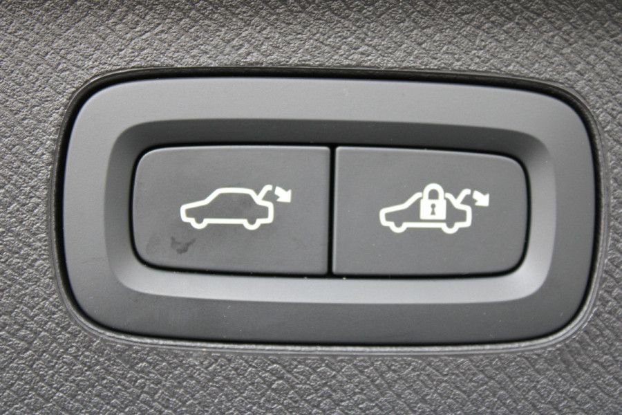 Volvo XC90 2.0 T8 Plug-in hybrid AWD Plus Bright | Luchtvering | Ventilatie | Trekhaak | 360 Camera