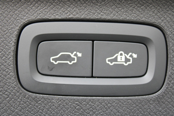 Volvo XC90 2.0 T8 Plug-in hybrid AWD Plus Bright | Luchtvering | Ventilatie | Trekhaak | 360 Camera