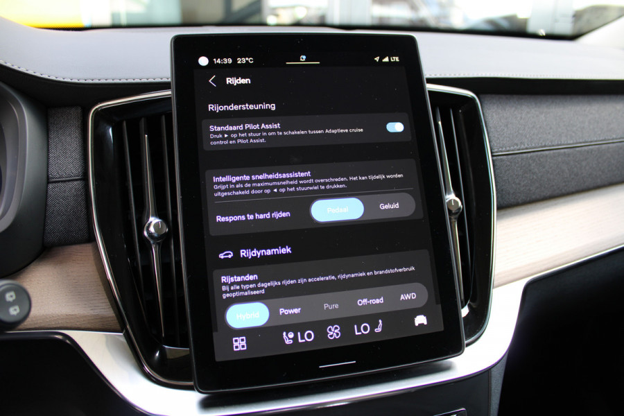 Volvo XC90 2.0 T8 Plug-in hybrid AWD Plus Bright | Luchtvering | Ventilatie | Trekhaak | 360 Camera