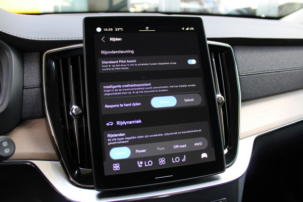 Volvo XC90 2.0 T8 Plug-in hybrid AWD Plus Bright | Luchtvering | Ventilatie | Trekhaak | 360 Camera