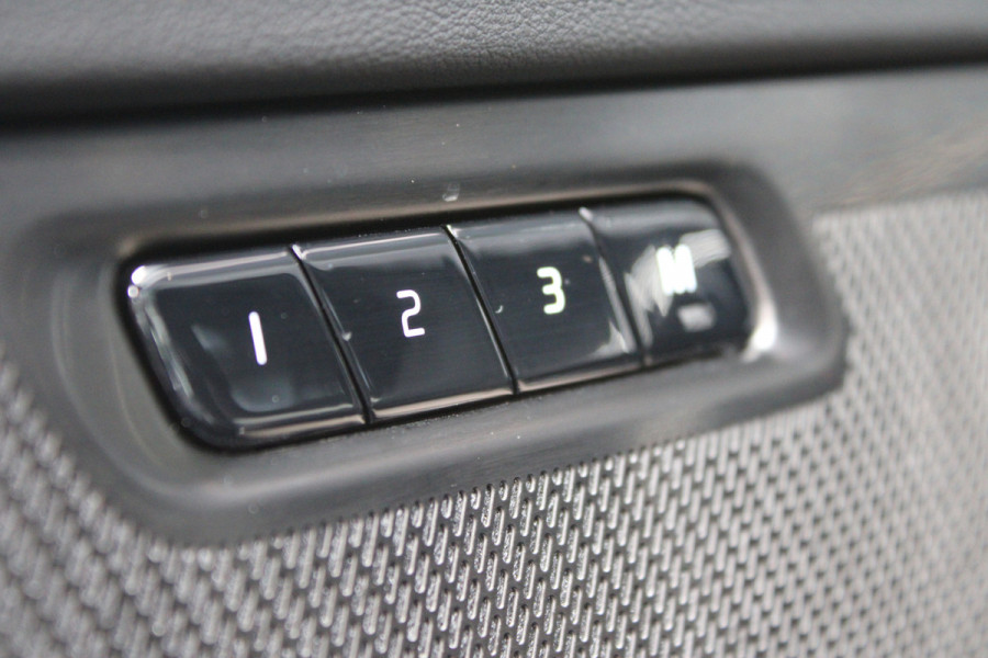 Volvo XC90 2.0 T8 Plug-in hybrid AWD Plus Bright | Luchtvering | Ventilatie | Trekhaak | 360 Camera