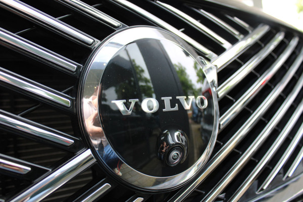 Volvo XC90 2.0 T8 Plug-in hybrid AWD Plus Bright | Luchtvering | Ventilatie | Trekhaak | 360 Camera