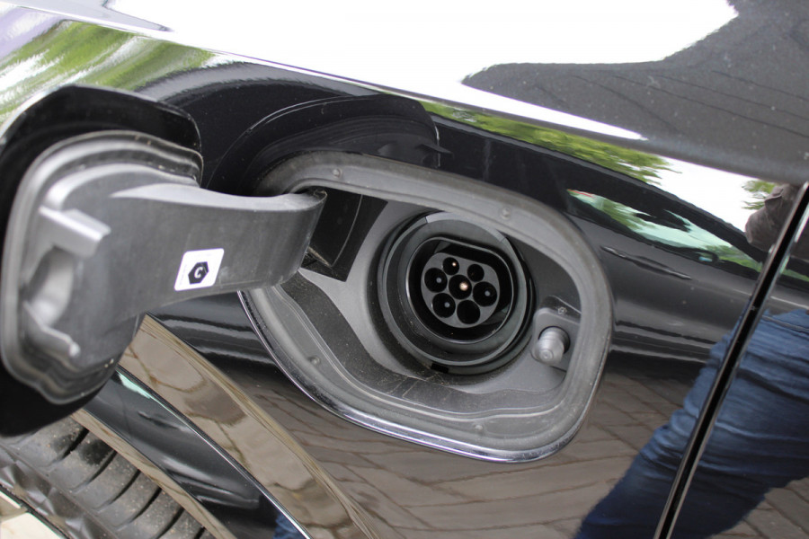 Volvo XC90 2.0 T8 Plug-in hybrid AWD Plus Bright | Luchtvering | Ventilatie | Trekhaak | 360 Camera