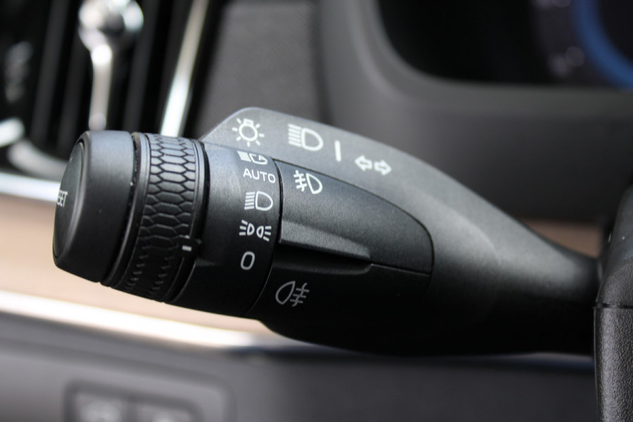 Volvo XC90 2.0 T8 Plug-in hybrid AWD Plus Bright | Luchtvering | Ventilatie | Trekhaak | 360 Camera
