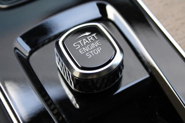 Volvo XC90 2.0 T8 Plug-in hybrid AWD Plus Bright | Luchtvering | Ventilatie | Trekhaak | 360 Camera