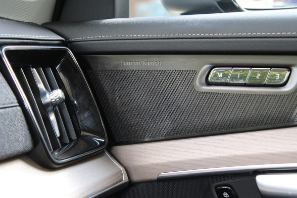 Volvo XC90 2.0 T8 Plug-in hybrid AWD Plus Bright | Luchtvering | Ventilatie | Trekhaak | 360 Camera