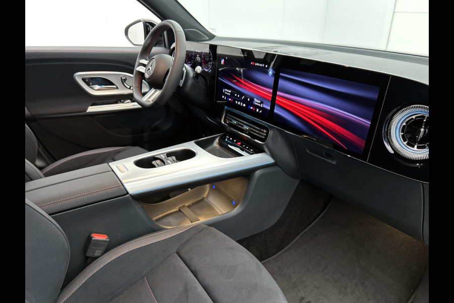 Mercedes-Benz Glb 250+ Business Solution AMG 7p. 85.5 kWh | Premium pakket | Winterpakket | Nightpakket | Parkeerpakket | Trekhaak | GUARD 360° | Warmtewerend, donkergetint glas | Vast panoramadak | 19” vijfspaaks lichtmetalen AMG-velgen |