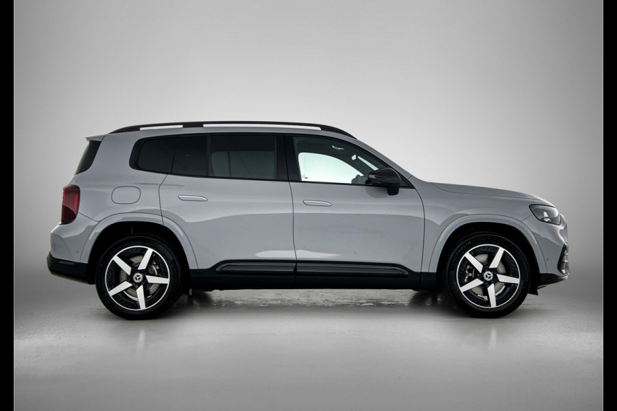 Mercedes-Benz Glb 250+ Business Solution AMG 7p. 85.5 kWh | Premium pakket | Winterpakket | Nightpakket | Parkeerpakket | Trekhaak | GUARD 360° | Warmtewerend, donkergetint glas | Vast panoramadak | 19” vijfspaaks lichtmetalen AMG-velgen |