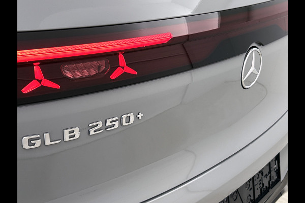 Mercedes-Benz Glb 250+ Business Solution AMG 7p. 85.5 kWh | Premium pakket | Winterpakket | Nightpakket | Parkeerpakket | Trekhaak | GUARD 360° | Warmtewerend, donkergetint glas | Vast panoramadak | 19” vijfspaaks lichtmetalen AMG-velgen |