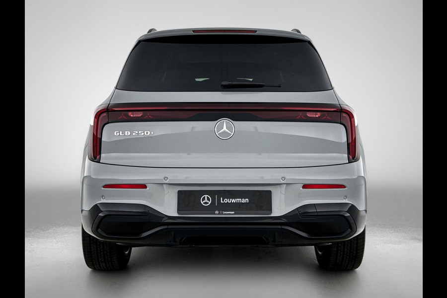 Mercedes-Benz Glb 250+ Business Solution AMG 7p. 85.5 kWh | Premium pakket | Winterpakket | Nightpakket | Parkeerpakket | Trekhaak | GUARD 360° | Warmtewerend, donkergetint glas | Vast panoramadak | 19” vijfspaaks lichtmetalen AMG-velgen |