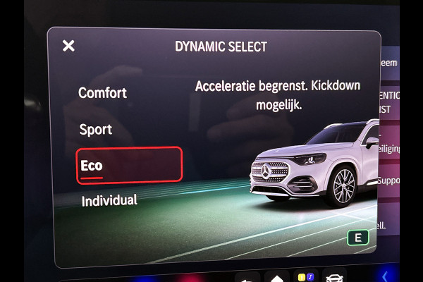 Mercedes-Benz Glb 250+ Business Solution AMG 7p. 85.5 kWh | Premium pakket | Winterpakket | Nightpakket | Parkeerpakket | Trekhaak | GUARD 360° | Warmtewerend, donkergetint glas | Vast panoramadak | 19” vijfspaaks lichtmetalen AMG-velgen |