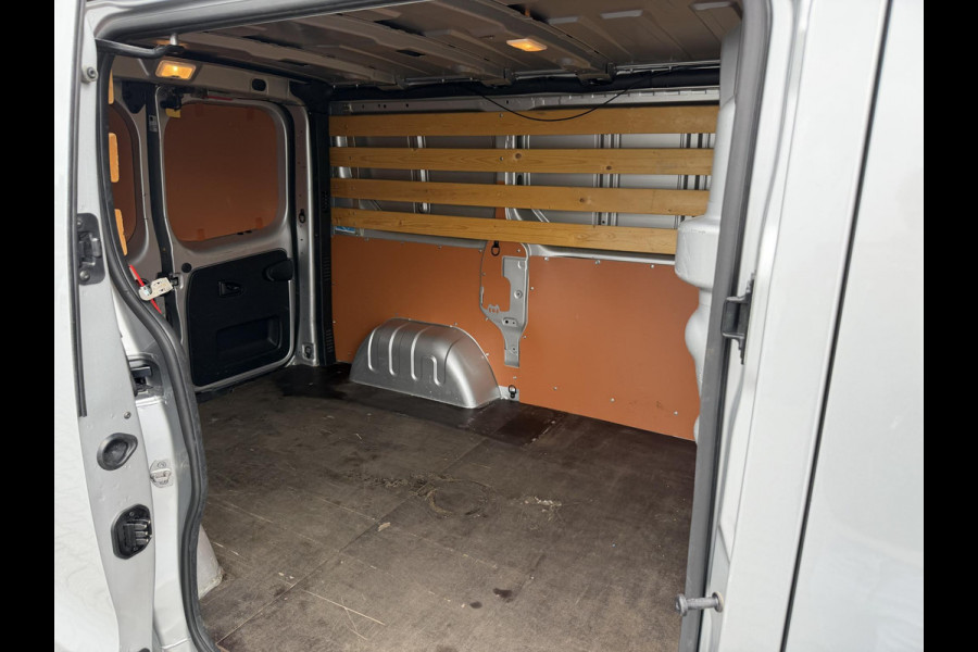 Renault Trafic 1.6 dCi T27 L1H1*NAVI*HAAK*CRUISE*A/C*TEL*3PERS*