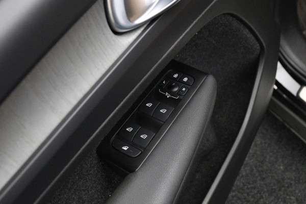 Volvo XC40 1.5 211 PK T4 Recharge Inscription PHEV, Leder, Trekhaak, Camera