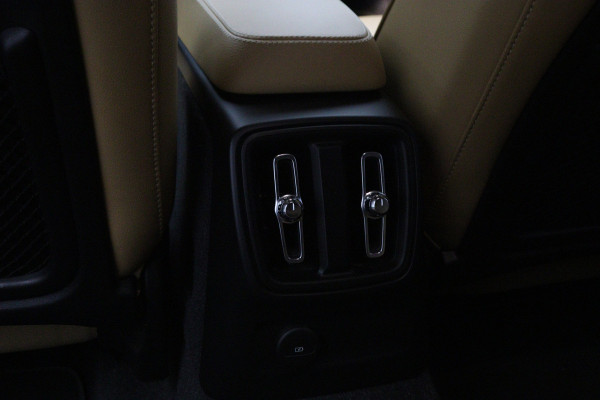 Volvo XC40 1.5 211 PK T4 Recharge Inscription PHEV, Leder, Trekhaak, Camera