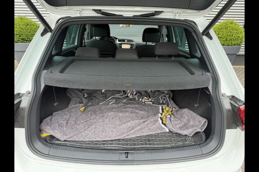 Volkswagen Tiguan 1.5 TSI DSG R-Line | Navigatie | Camera | Adaptive Cruise Control | LED | Carplay | Elektrische Achterklep |
