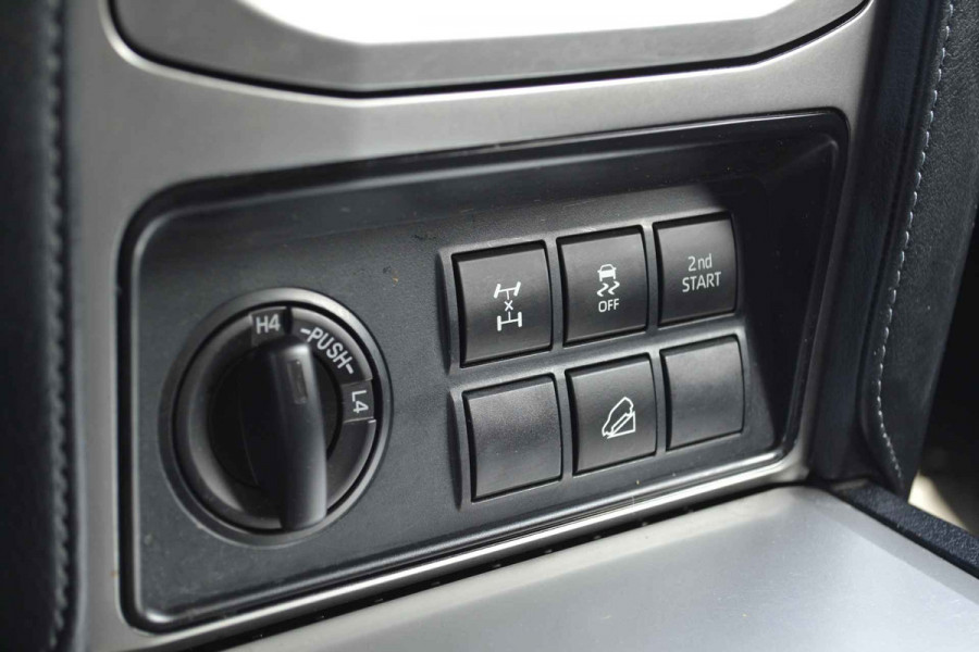 Toyota Land Cruiser 150 2.8 D-4D-F Professional Black line Window Van