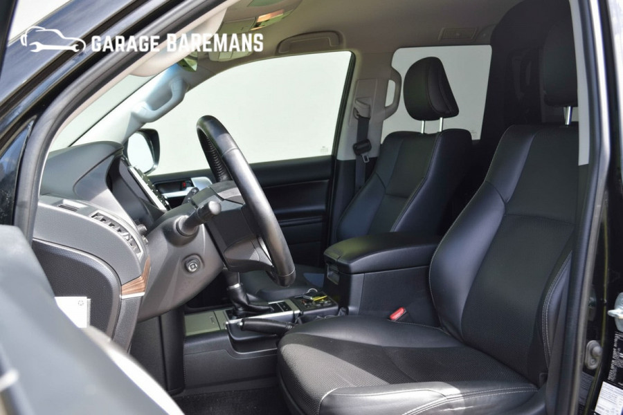 Toyota Land Cruiser 150 2.8 D-4D-F Professional Black line Window Van