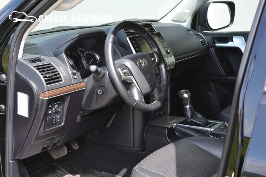 Toyota Land Cruiser 150 2.8 D-4D-F Professional Black line Window Van