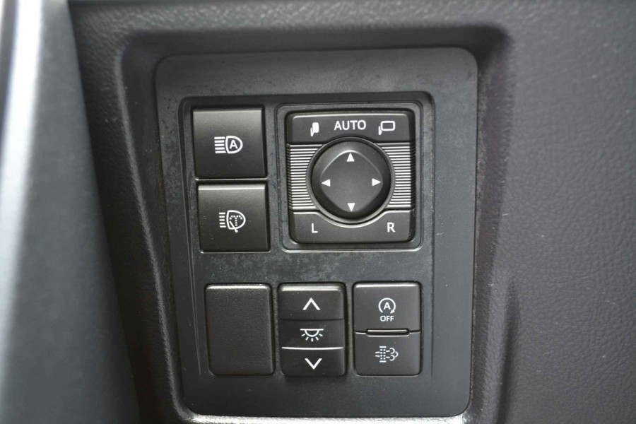 Toyota Land Cruiser 150 2.8 D-4D-F Professional Black line Window Van