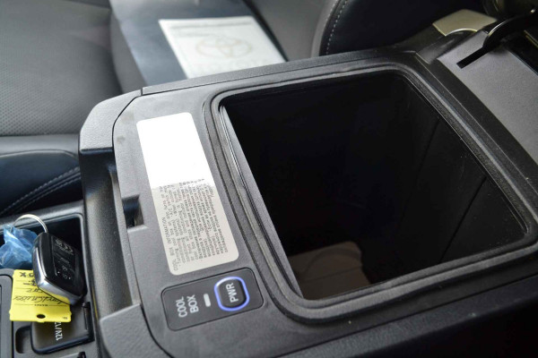 Toyota Land Cruiser 150 2.8 D-4D-F Professional Black line Window Van