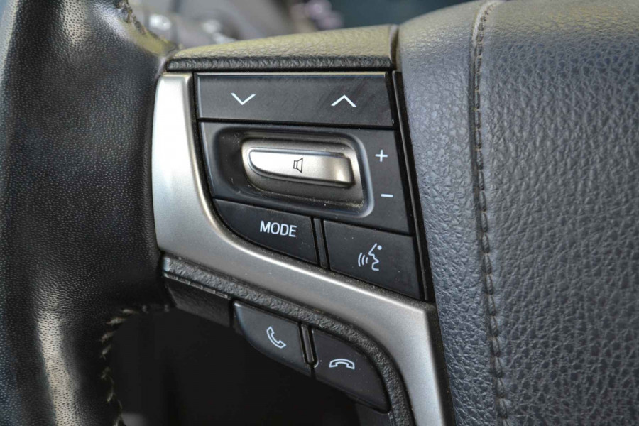 Toyota Land Cruiser 150 2.8 D-4D-F Professional Black line Window Van