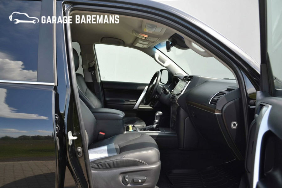 Toyota Land Cruiser 150 2.8 D-4D-F Professional Black line Window Van