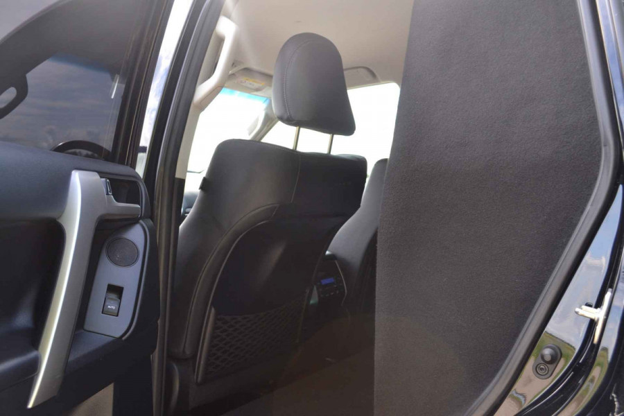 Toyota Land Cruiser 150 2.8 D-4D-F Professional Black line Window Van