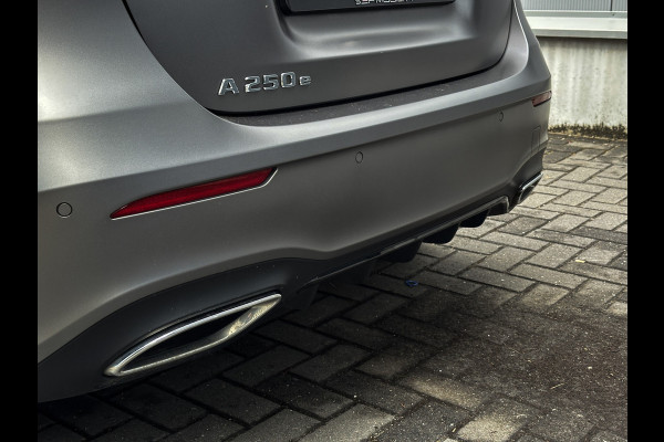 Mercedes-Benz A-Klasse 250 e AMG Line Matgrijs | Pano | 360 | Headup | Matrix | 1e eig | 12 maanden Garantie