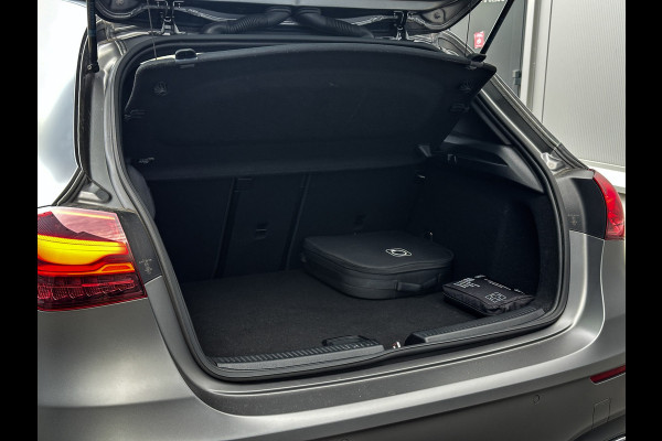Mercedes-Benz A-Klasse 250 e AMG Line Matgrijs | Pano | 360 | Headup | Matrix | 1e eig | 12 maanden Garantie