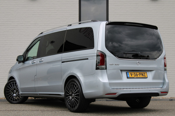 Mercedes-Benz Eqv 300 L2 / AMG / Luchtvering / Dubbele Cabine / Black Edition / 360 Camera / Vol Opties / NIEUWSTAAT