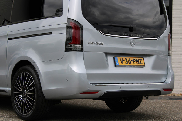 Mercedes-Benz Eqv 300 L2 / AMG / Luchtvering / Dubbele Cabine / Black Edition / 360 Camera / Vol Opties / NIEUWSTAAT