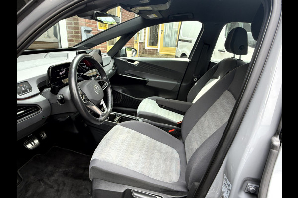 Volkswagen ID.3 First 58 kWh SOH 92.8%, Trekhaak, Stoel/Stuurverwarming, Sfeerverlichting