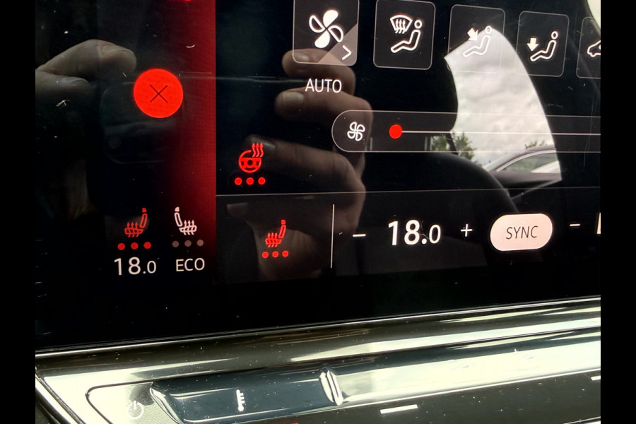 Volkswagen ID.3 First 58 kWh SOH 92.8%, Trekhaak, Stoel/Stuurverwarming, Sfeerverlichting